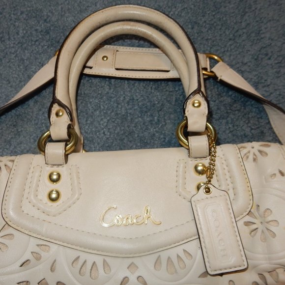 Coach eyelet purse - Picture 12 of 15